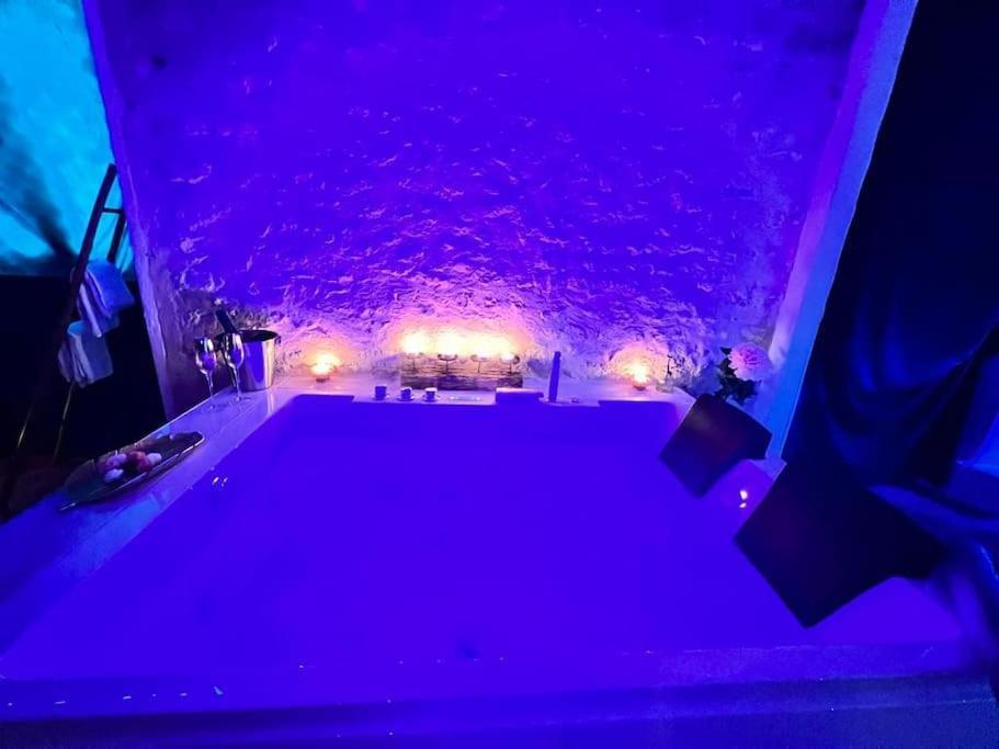Suite Romance - Jacuzzi موريه-سور-لوينغ المظهر الخارجي الصورة